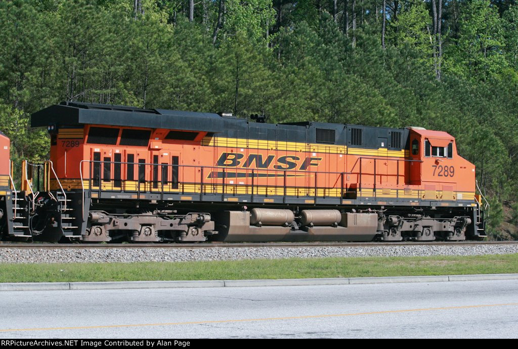 BNSF 7289 runs fourth